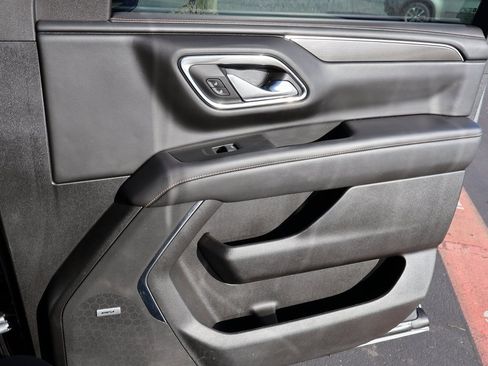 Used 2022 GMC Yukon XL AT4 image 8