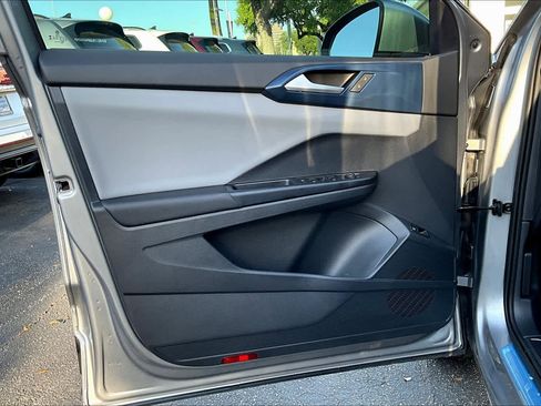 Certified 2023 Volkswagen Taos SE w/ Panoramic Sunroof Package image 21