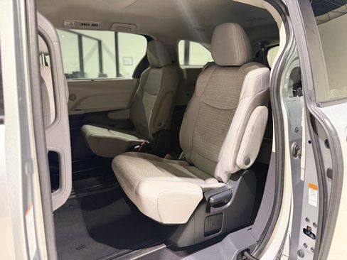 Used 2023 Toyota Sienna LE FWD image 12