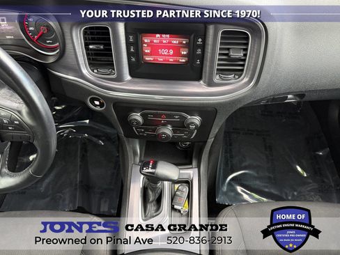 Used 2017 Dodge Charger SE RWD image 11