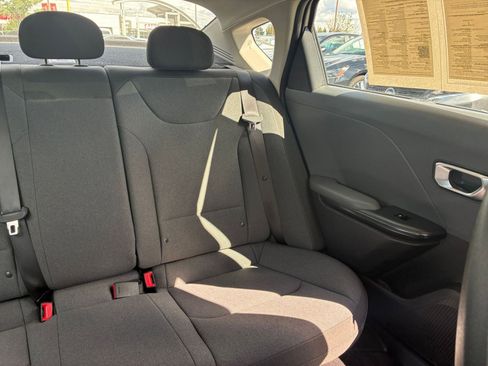 Used 2025 Kia K4 LXS image 36