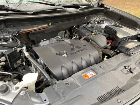 Used 2017 Mitsubishi Outlander ES image 18