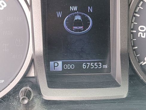 Used 2016 Toyota Tacoma TRD Off-Road w/ Premium & Technology Package image 18