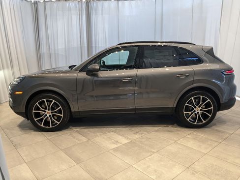 Certified 2025 Porsche Cayenne image 2