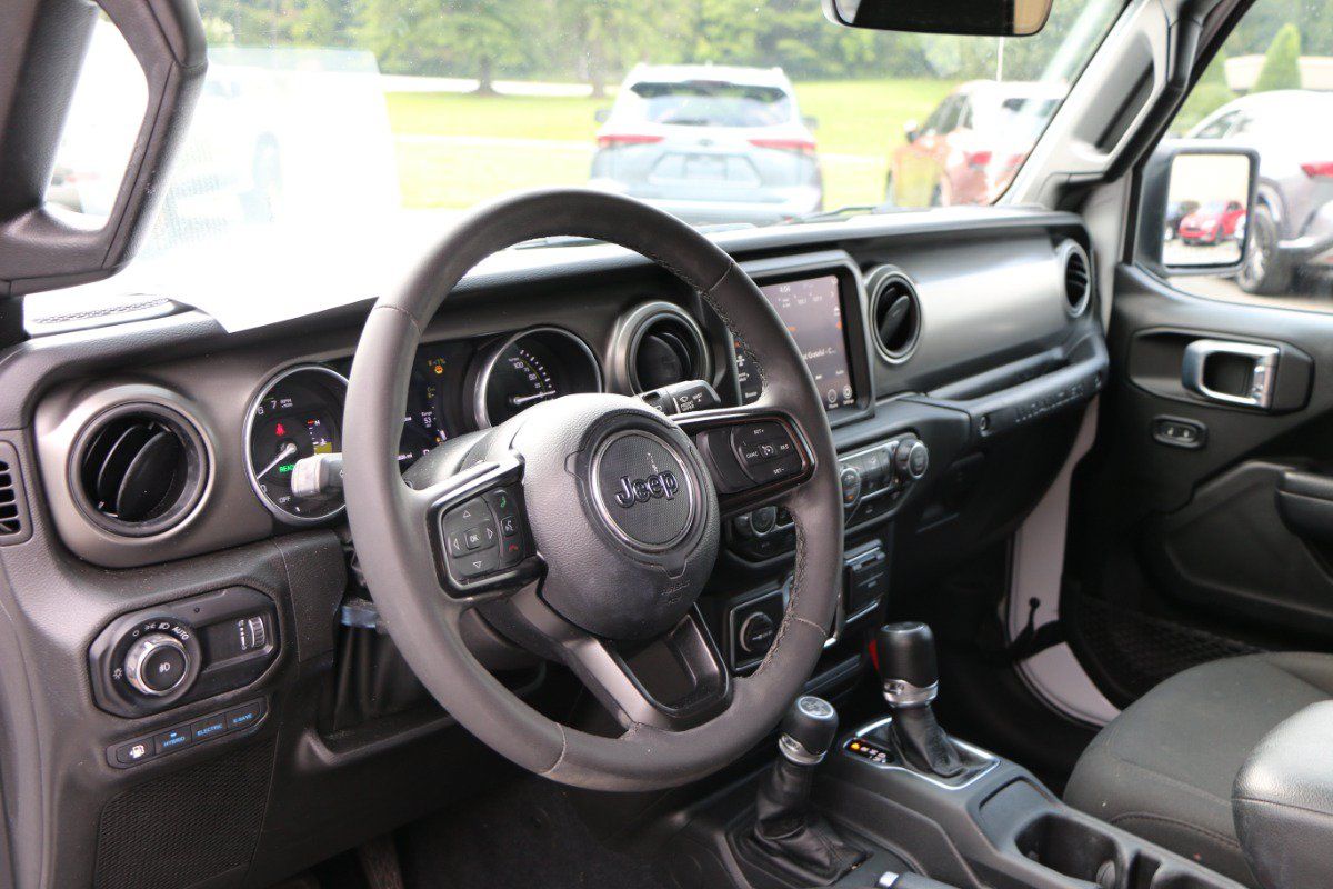 Used 2023 Jeep Wrangler Unlimited w/ Sun & Screen Package AWD/4WD image 14