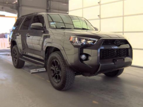 Used 2016 Toyota 4Runner SR5 AWD/4WD image 2