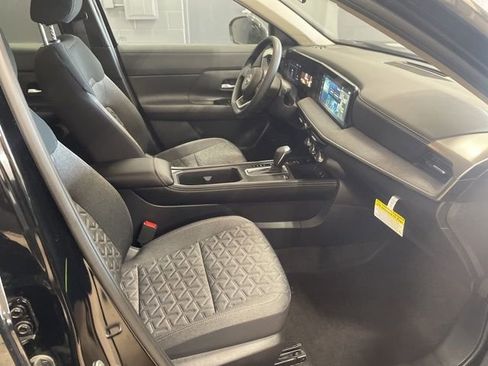 Certified 2025 Nissan Kicks SV w/ SV Premium Package image 32