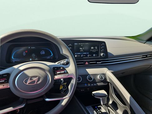 Certified 2026 Hyundai Elantra SE FWD image 9