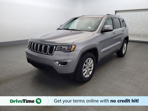 Used 2021 Jeep Grand Cherokee Laredo image 1