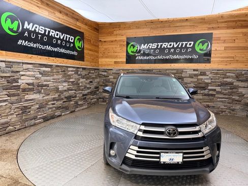 Used 2018 Toyota Highlander XLE AWD/4WD image 9