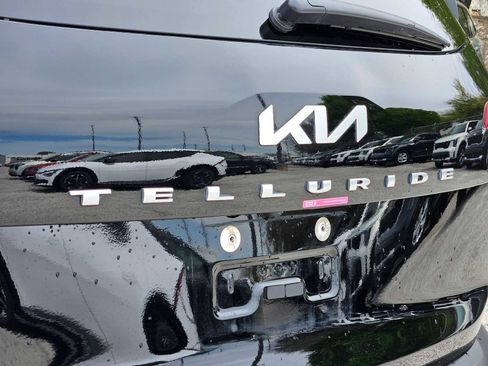 Used 2022 Kia Telluride EX w/ EX Premium Package image 11