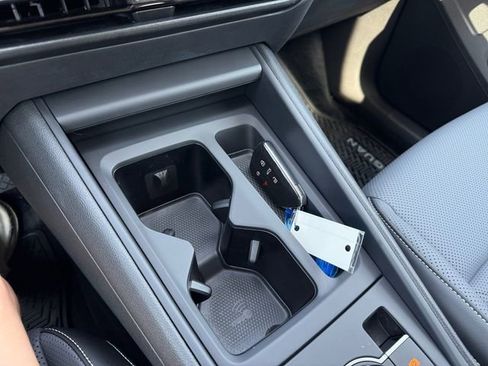 New 2025 Volkswagen Tiguan SE image 26