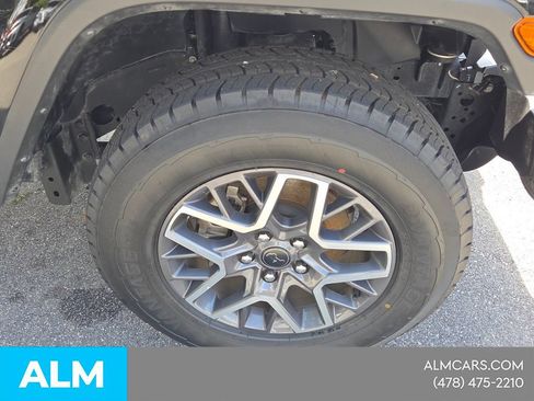 Used 2025 Jeep Wrangler Unlimited Sahara AWD/4WD image 17