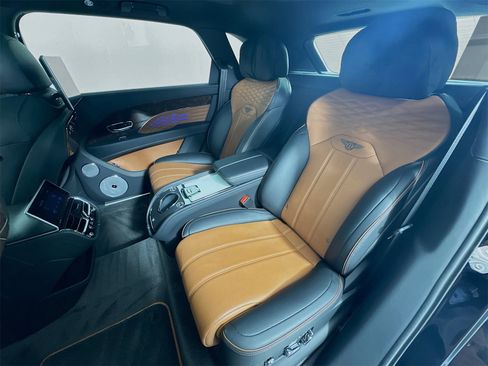 Certified 2024 Bentley Bentayga Extended Wheelbase image 25