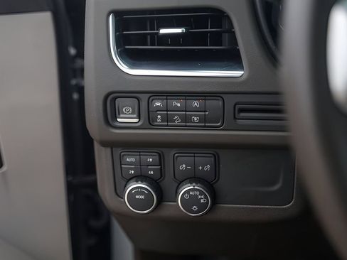 Used 2023 Chevrolet Tahoe Z71 w/ Luxury Package image 15