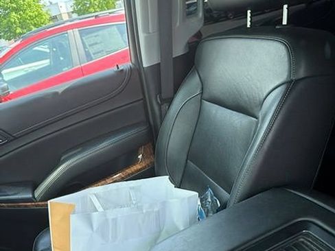 Used 2018 Chevrolet Suburban Premier AWD/4WD image 4