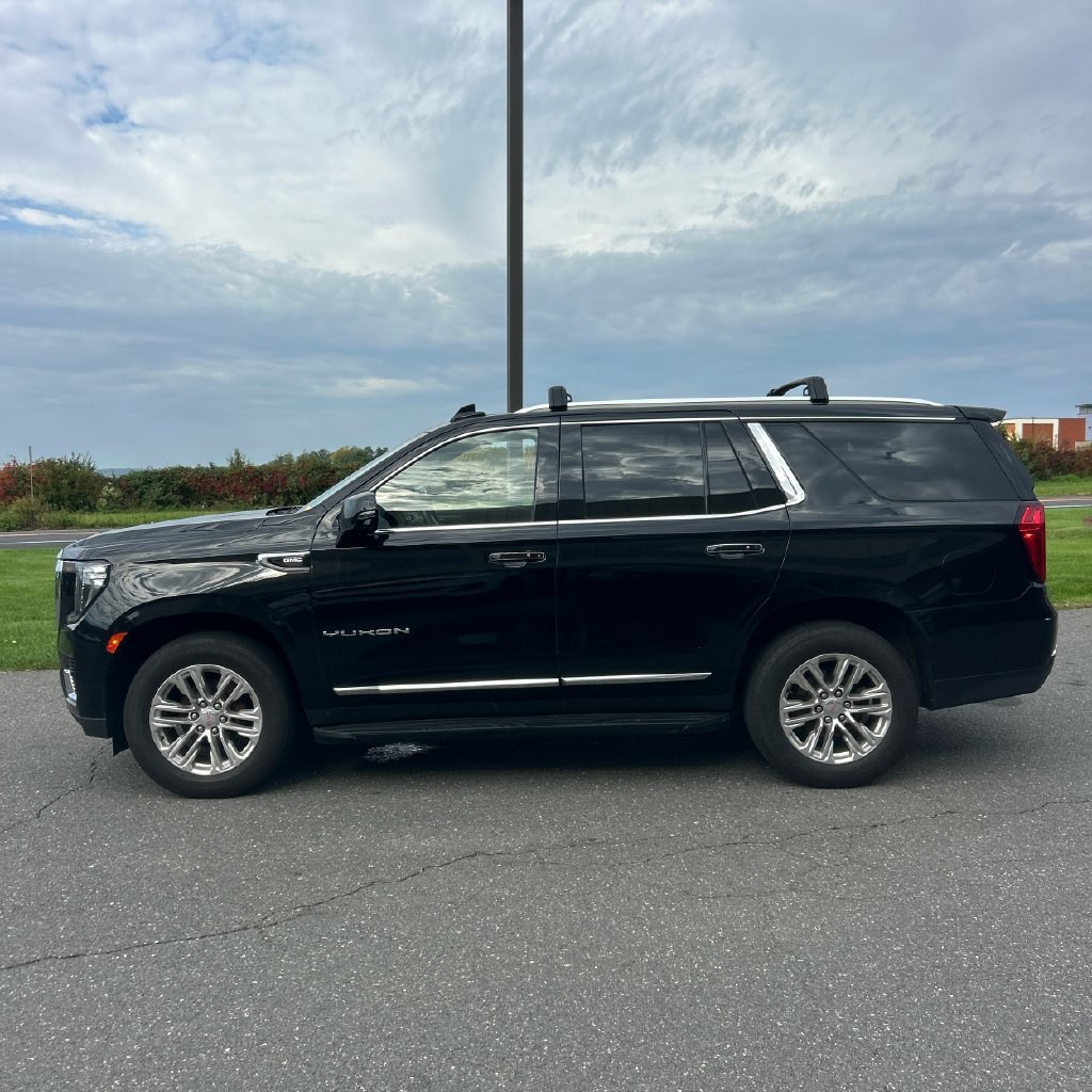 Used 2023 GMC Yukon SLT w/ SLT Luxury Package AWD/4WD image 9