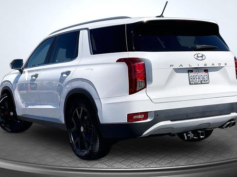 Used 2020 Hyundai Palisade SEL w/ Premium Package FWD image 2