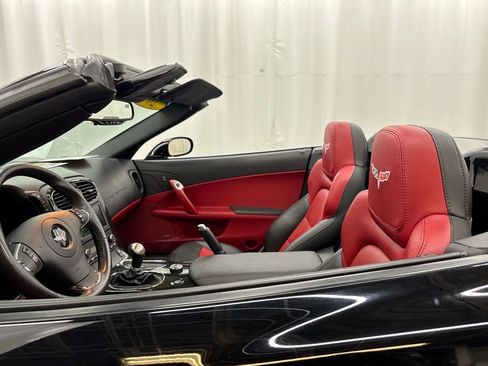 Used 2013 Chevrolet Corvette 427 w/ 1SB Preferred Equipment Group image 21