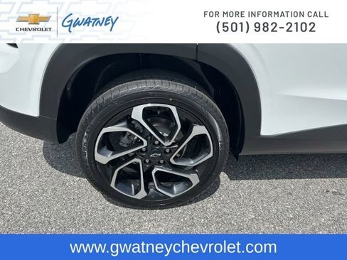 Used 2025 Chevrolet Trax RS w/ Driver Confidence Package FWD image 11