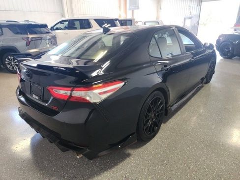 Used 2020 Toyota Camry XSE image 3