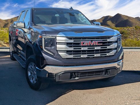 Used 2025 GMC Sierra 1500 SLE image 3
