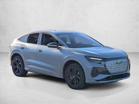 Used 2022 Audi Q4 e-tron Premium Plus image 3