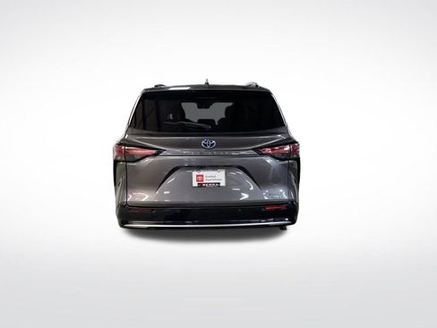 Certified 2023 Toyota Sienna Platinum image 4