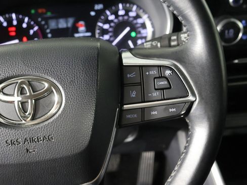 Used 2020 Toyota Highlander XLE image 43