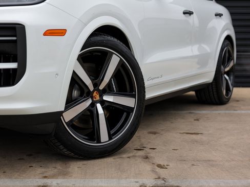 New 2026 Porsche Cayenne S image 12