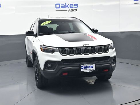 Used 2023 Jeep Compass Trailhawk AWD/4WD image 3