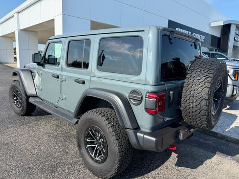 Used 2025 Jeep Wrangler Unlimited Rubicon w/ XTREMEE 35" Tire Package AWD/4WD image 3