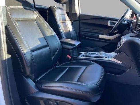 Used 2021 Ford Explorer XLT w/ Equipment Group 202A image 28