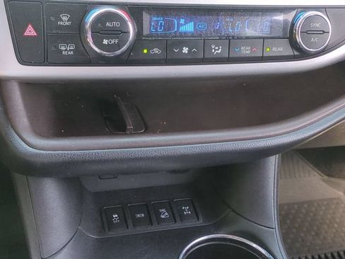 Used 2018 Toyota Highlander XLE AWD/4WD image 15