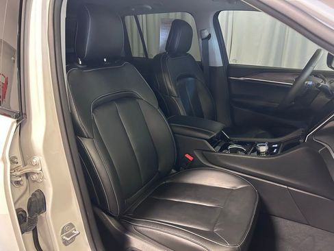 Used 2023 Jeep Grand Cherokee Limited image 22