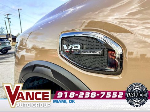 Used 2024 Nissan Titan PRO-4X image 11