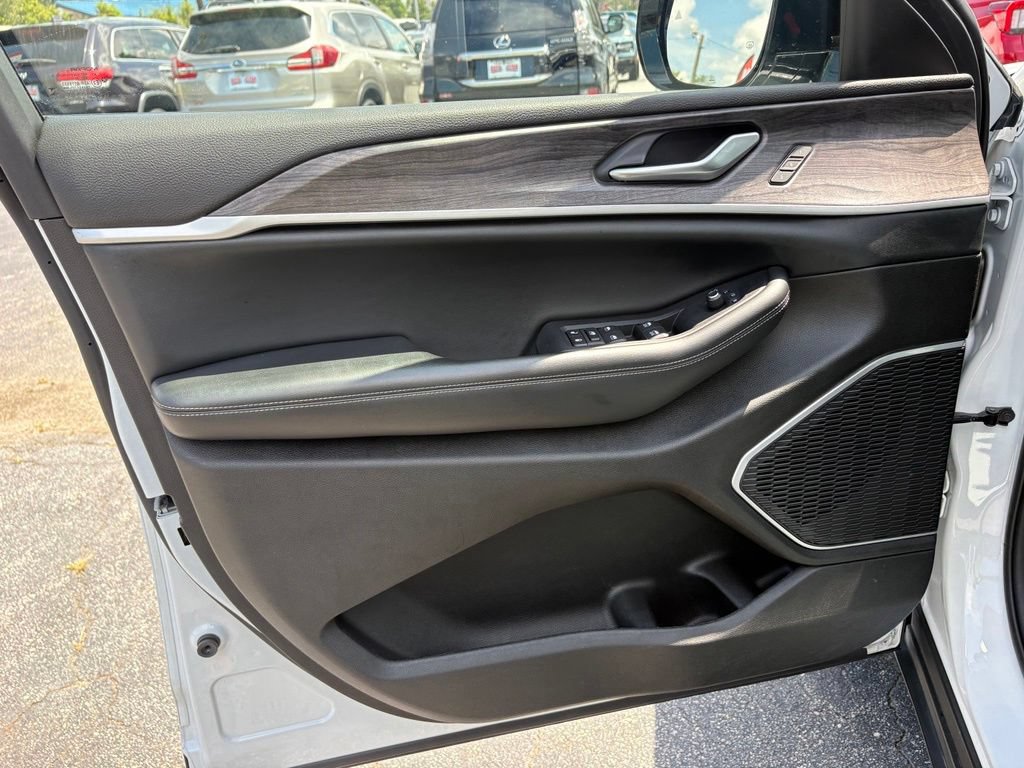 Used 2022 Jeep Grand Cherokee L Limited RWD image 24