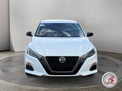 Used 2022 Nissan Altima 2.5 SR FWD image 2