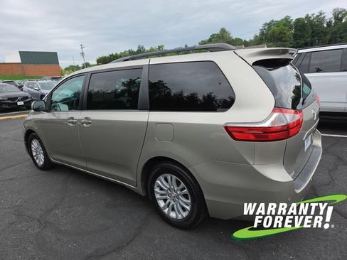 Used 2017 Toyota Sienna XLE Premium FWD image 5