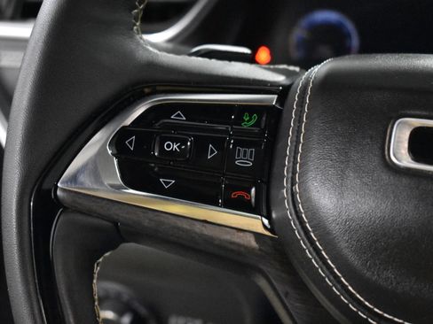 Used 2023 Jeep Grand Cherokee Overland w/ Adv Protech Group III image 18