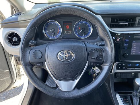Used 2018 Toyota Corolla LE FWD image 25