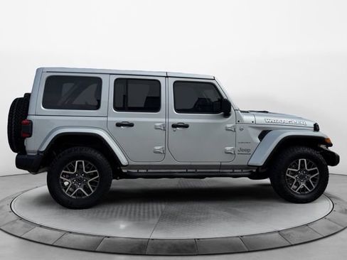 Used 2024 Jeep Wrangler Unlimited Sahara w/ Technology Group AWD/4WD image 2
