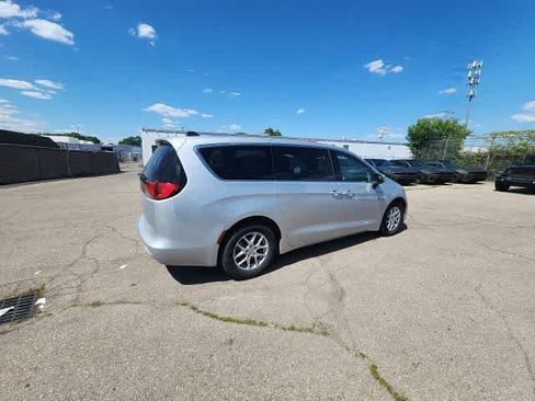 Certified 2023 Chrysler Voyager LX FWD image 12