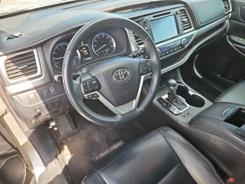 Used 2016 Toyota Highlander XLE AWD/4WD image 13