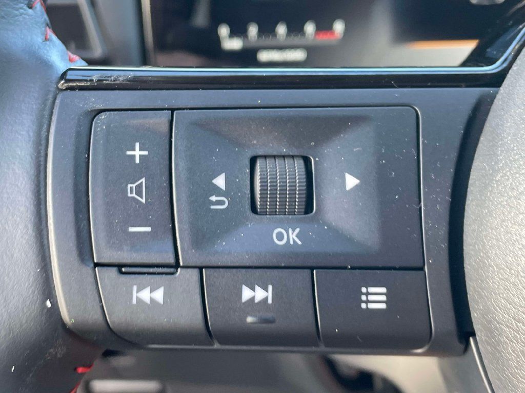 Used 2025 Nissan Kicks SR FWD image 27