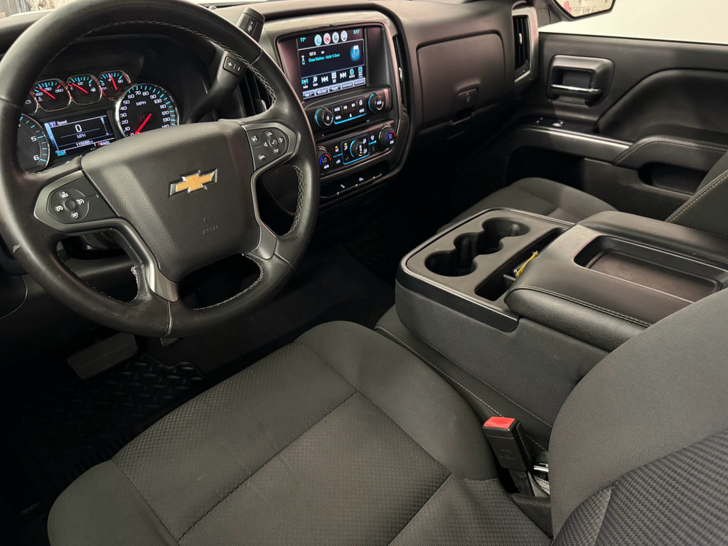 Used 2018 Chevrolet Silverado 1500 LT w/ LT Convenience Package AWD/4WD image 18