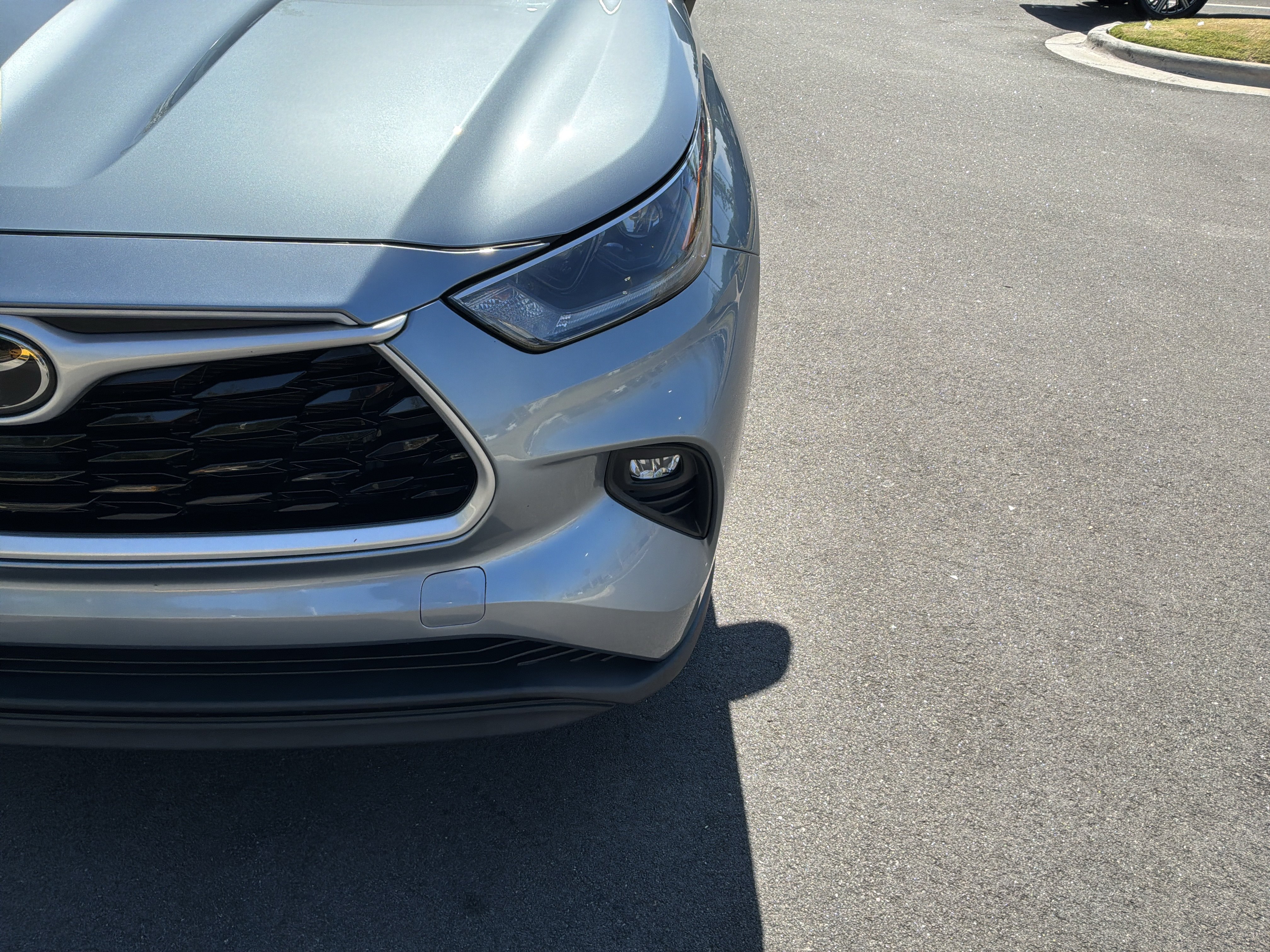 Used 2021 Toyota Highlander XLE AWD/4WD image 6
