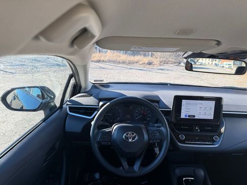 Used 2025 Toyota Corolla LE image 32