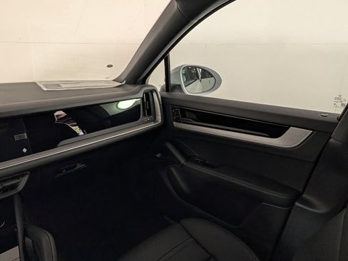 New 2026 Porsche Cayenne Coupe AWD/4WD image 23