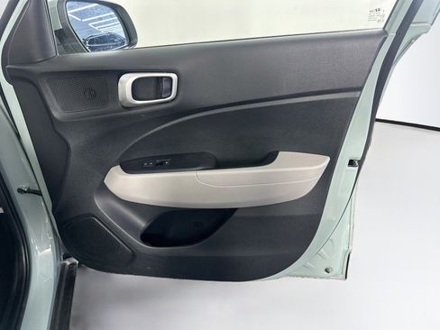Used 2025 Hyundai Venue SEL FWD image 31